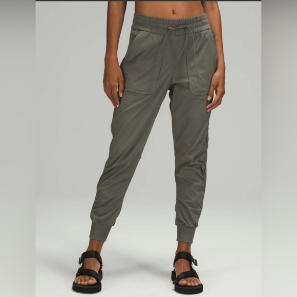 lululemon athletica Pants - Women's Dance Studio Jogger Pants xS small Size 4